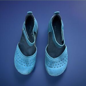 SAS blue sandals sz 9 womens